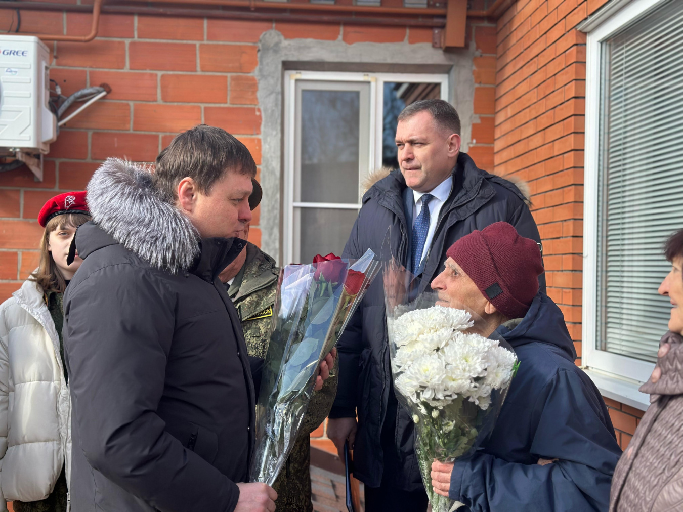 Депутат Виталий Ралко поздравил новочеркасца с вековым юбилеем