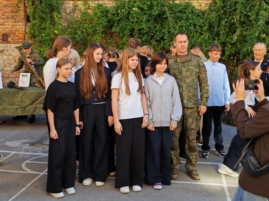 Новочеркасские школьники готовятся встать на защиту Родины Новочеркасские школьники готовятся встать на защиту Родины