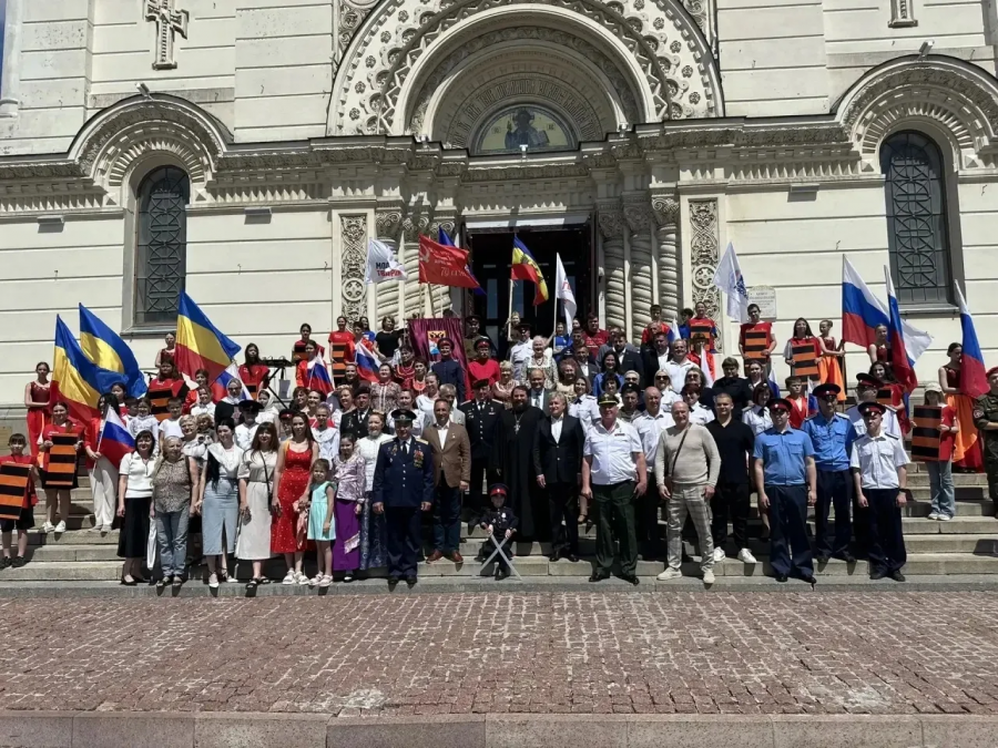 Через Новочеркасск прошел марафон «Дорогами народных ополченцев» 