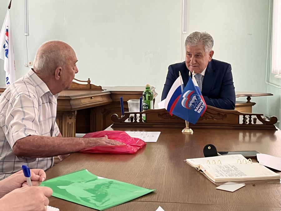 Виктор Синюгин провёл приём граждан