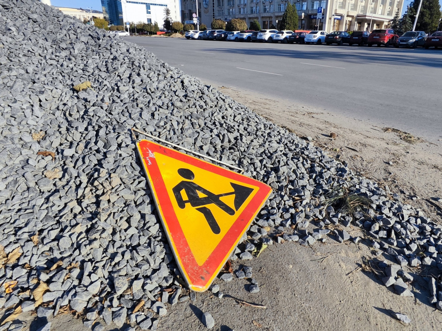 С Днём строителя!