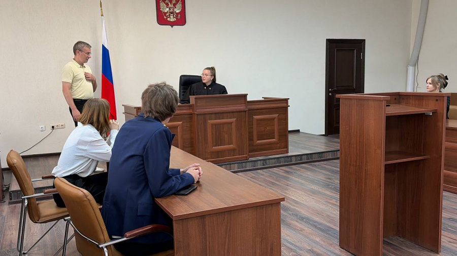Члены Молодежного парламента познакомились с работой гарнизонного суда Члены Молодежного парламента познакомились с работой гарнизонного суда