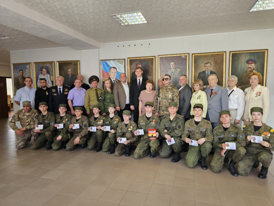 В ГорДуме прошла церемония награждения за помощь фронту и патриотическое воспитание