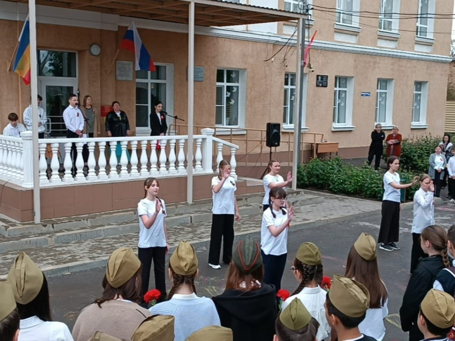 Новочеркасские депутаты популяризируют акцию «Окна Победы»