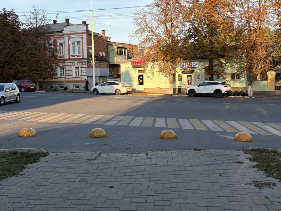 Депутат инициировал установку антипарковочных барьеров Депутат инициировал установку антипарковочных барьеров