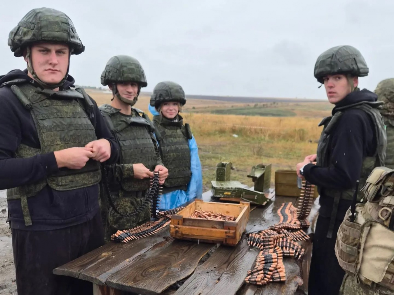 Молодые парламентарии осваивают военно-тактическую подготовку
